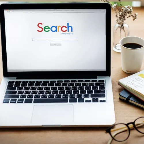 Page d'un moteur de recherche sur un navigateur